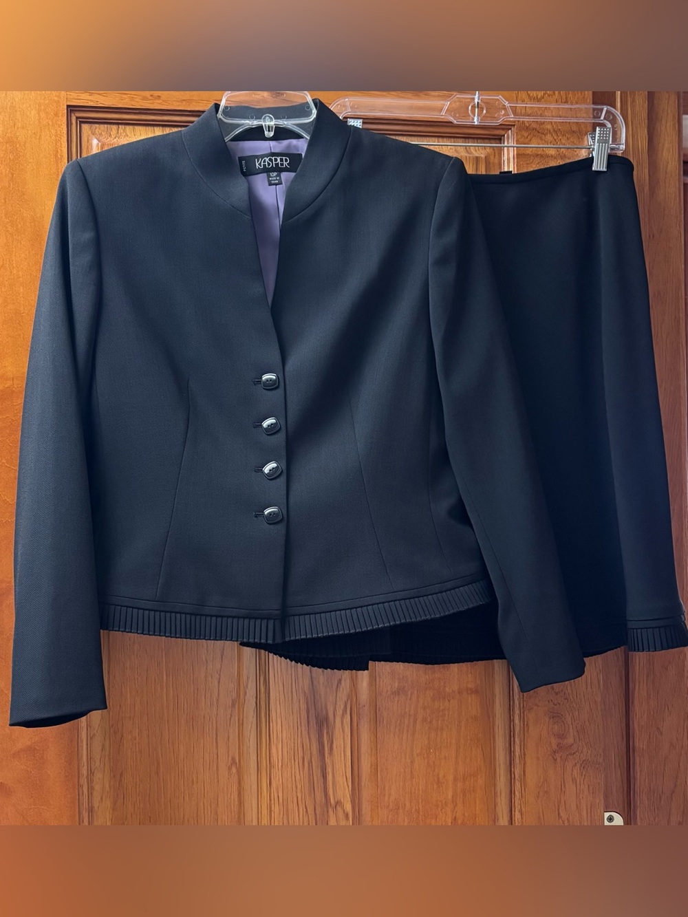 Kasper Black Women's Two-Piece Career Suit Jacket and Skirt set Sz 4P